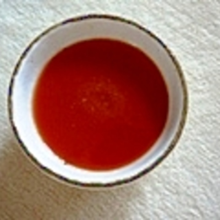 トマトジュースで冷たいトマトスープ